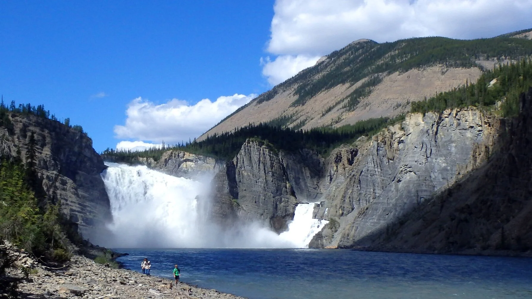 tui-store-pau-lons-canada-5.webp