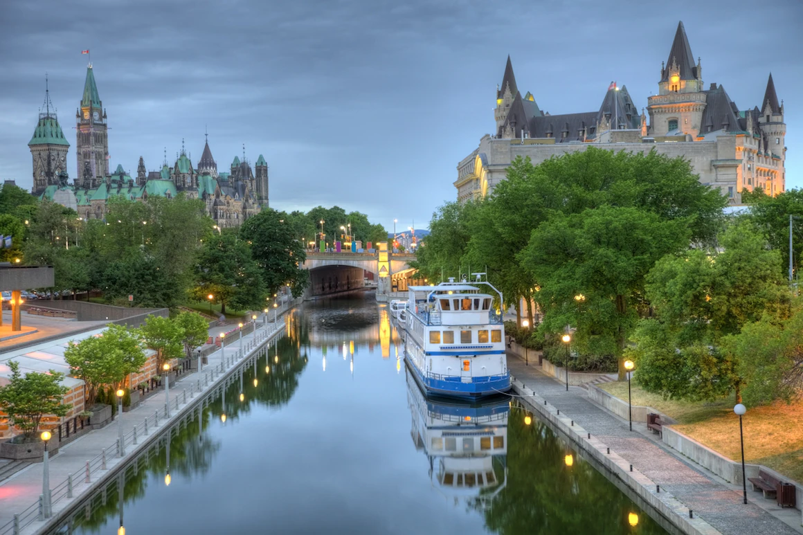 tui-store-pau-lons-cantons-de-l'est-canada-24.webp