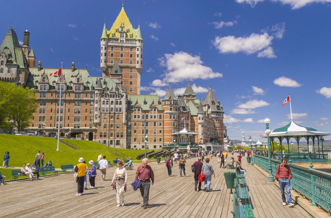 tui-store-pau-lons-cantons-de-l'est-canada-35.webp